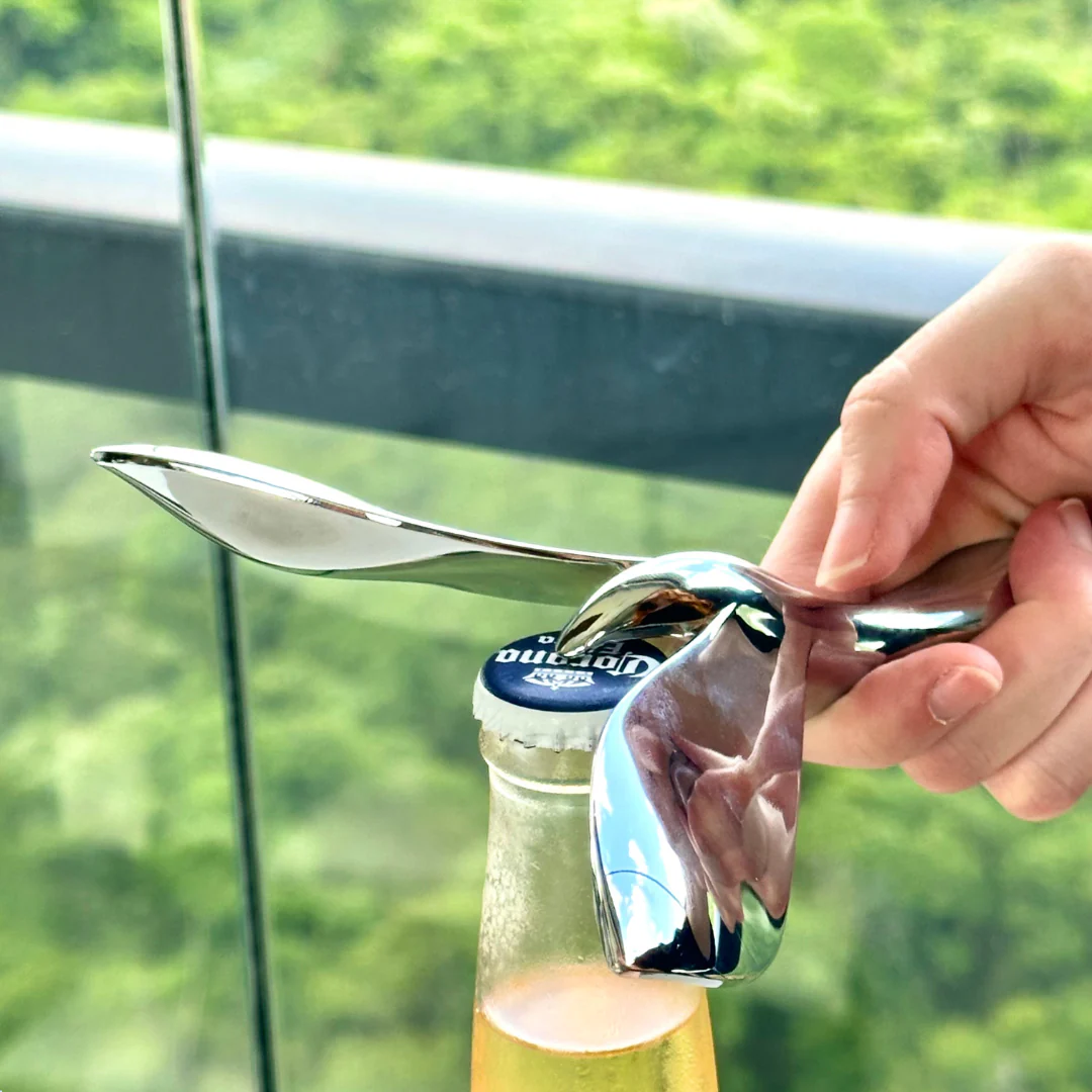 [🎉Tagoknak exkluzív ajánlat]Repülő madár – gravitációt meghazudtoló fém sörnyitó 🐦 különleges dizájn bárdekoráció 🍺
